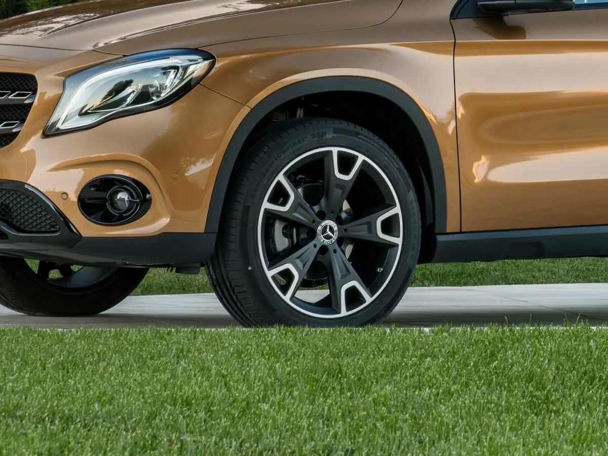 Mercedes-Benz GLA I (X156) Рестайлинг Внедорожник 5 дв. — photo 13