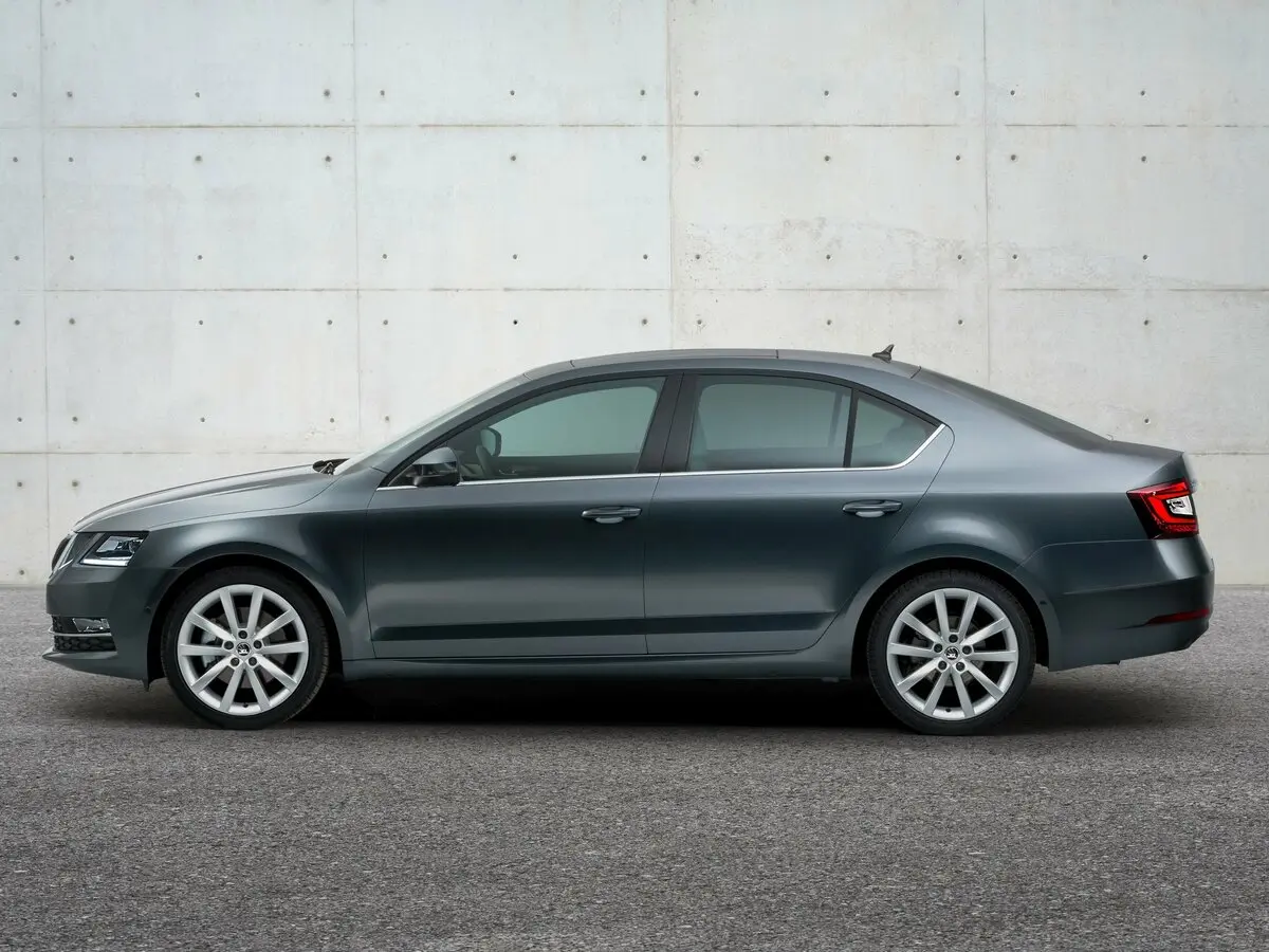 Skoda Octavia III (A7) Рестайлинг Лифтбек — сүрөт 2