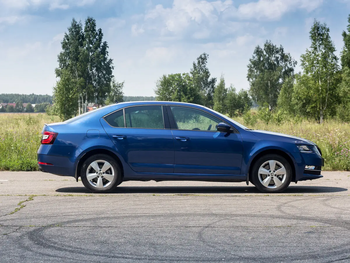 Skoda Octavia III (A7) Рестайлинг Лифтбек — сүрөт 15