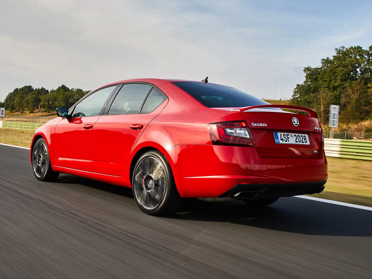 Skoda Octavia RS III Рестайлинг Лифтбек — сүрөт 4
