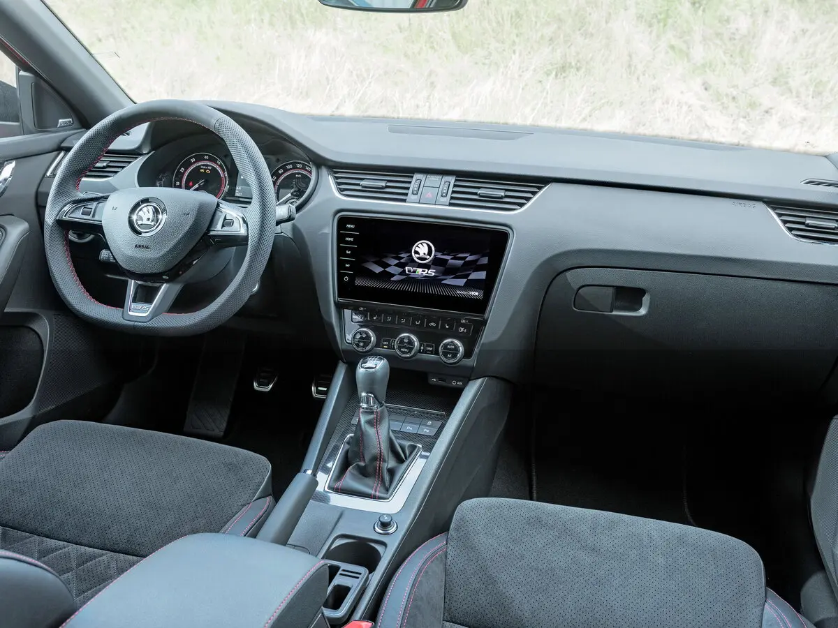 Skoda Octavia RS III Рестайлинг Лифтбек — сүрөт 5