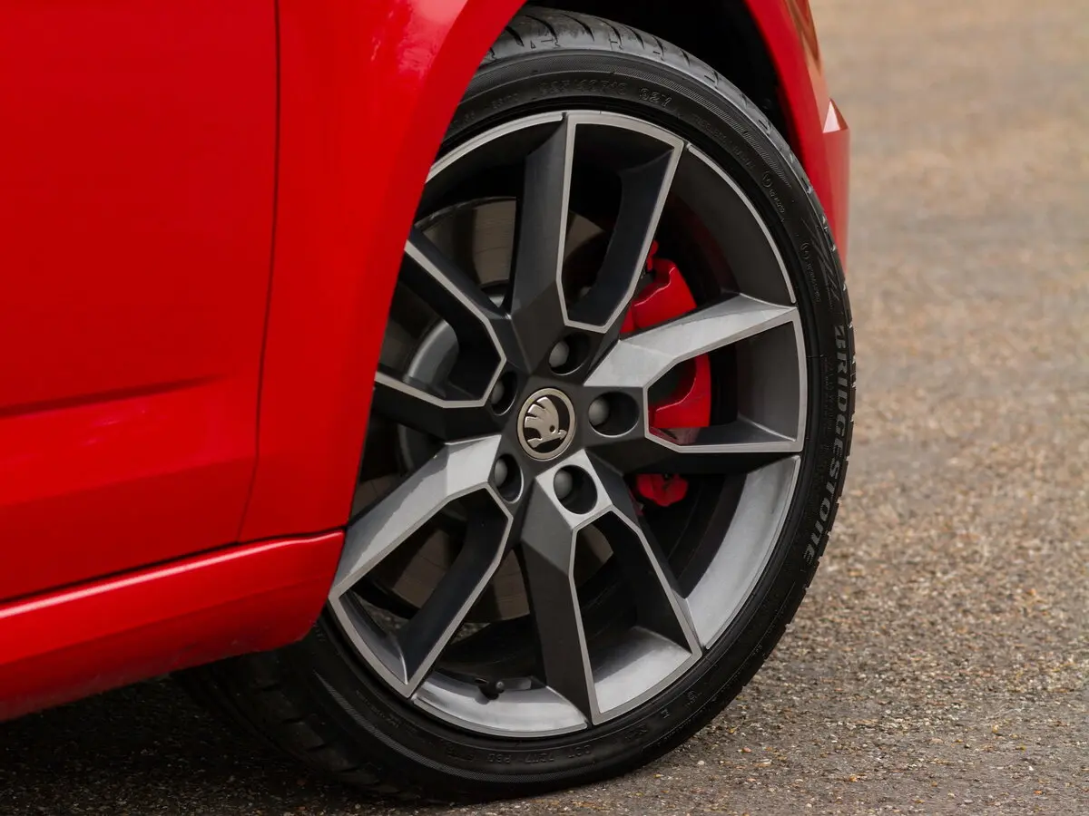 Skoda Octavia RS III Рестайлинг Лифтбек — сүрөт 16