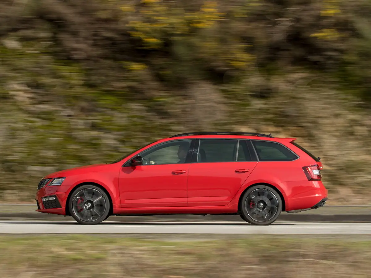 Skoda Octavia RS III Рестайлинг Универсал 5 дв. — 照片 2