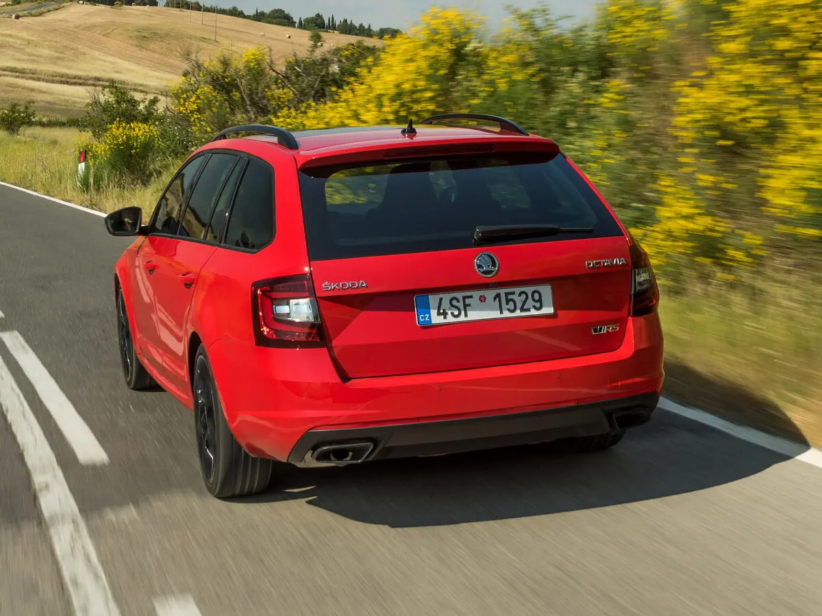 Skoda Octavia RS III Рестайлинг Универсал 5 дв. — 照片 4