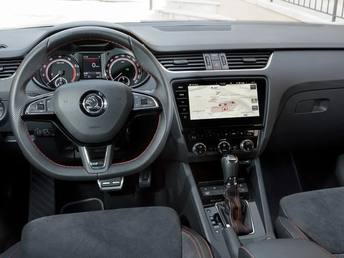 Skoda Octavia RS III Рестайлинг Универсал 5 дв. — 照片 6