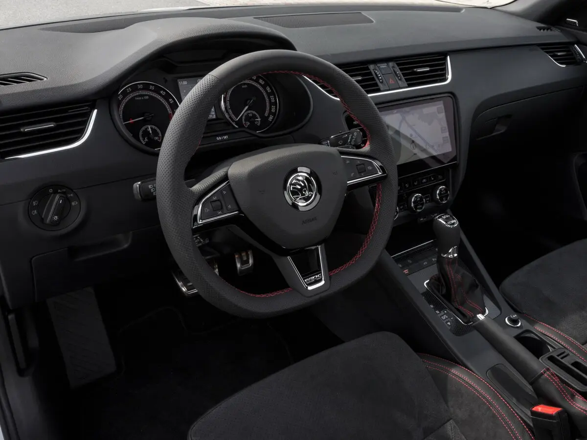 Skoda Octavia RS III Рестайлинг Универсал 5 дв. — 照片 7