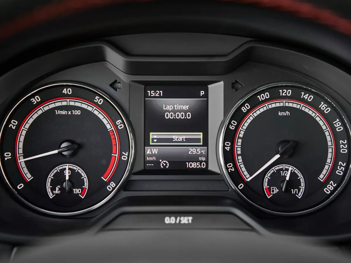 Skoda Octavia RS III Рестайлинг Универсал 5 дв. — 照片 8