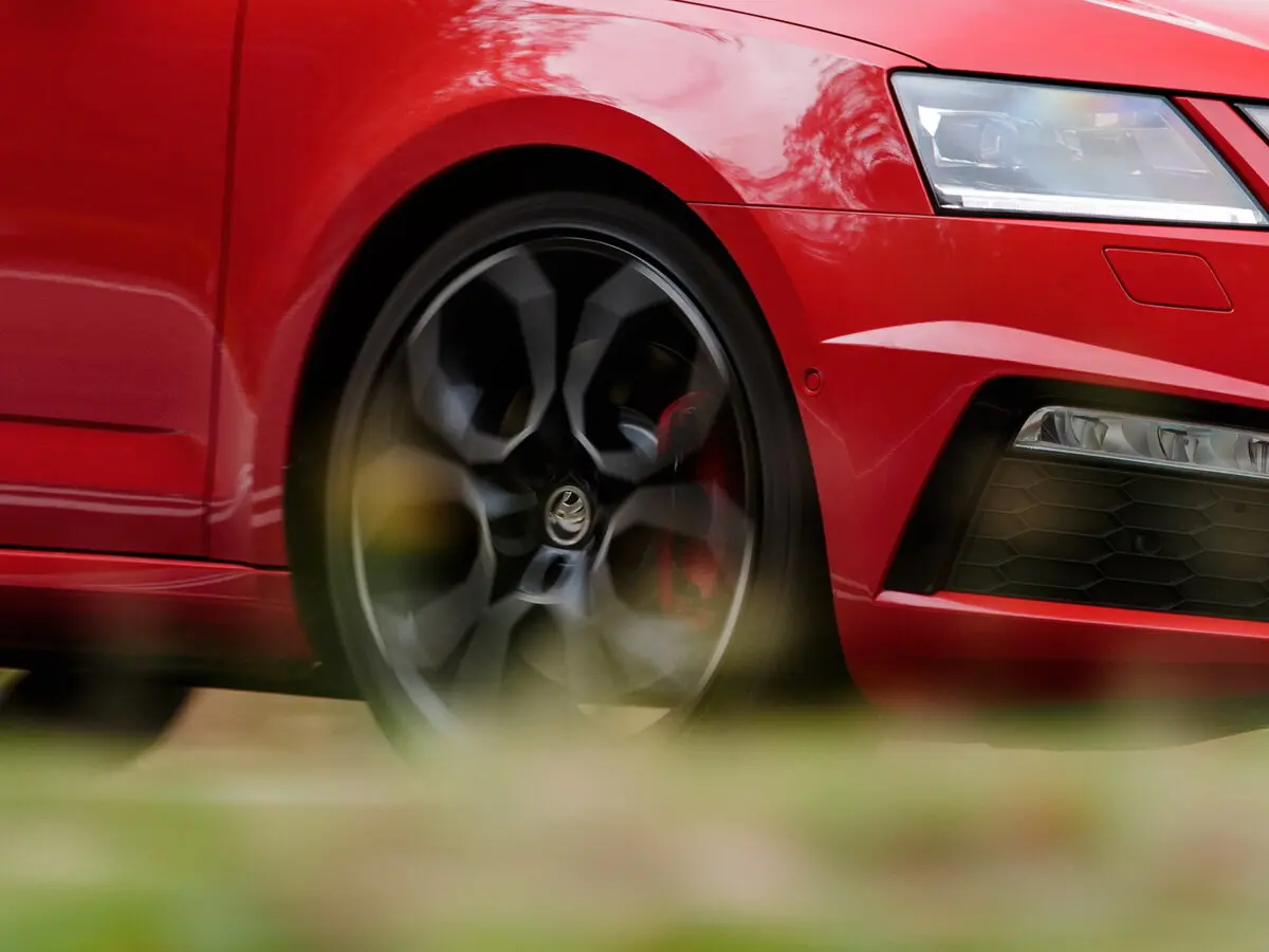Skoda Octavia RS III Рестайлинг Универсал 5 дв. — 照片 18