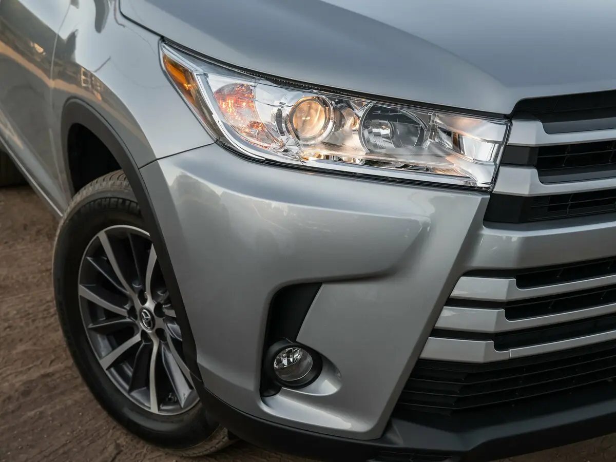 Toyota Highlander III (XU50) Рестайлинг Внедорожник 5 дв. — фото 11