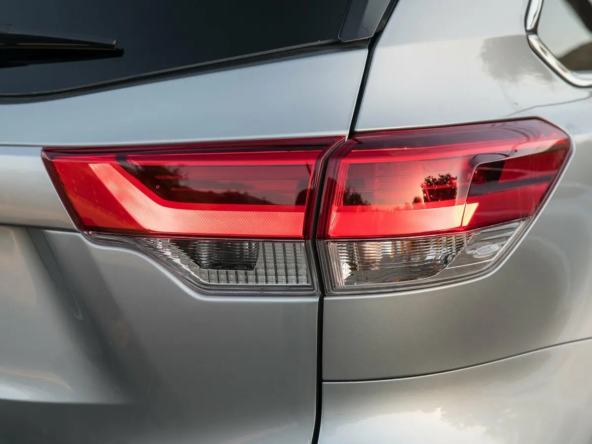 Toyota Highlander III (XU50) Рестайлинг Внедорожник 5 дв. — фото 12