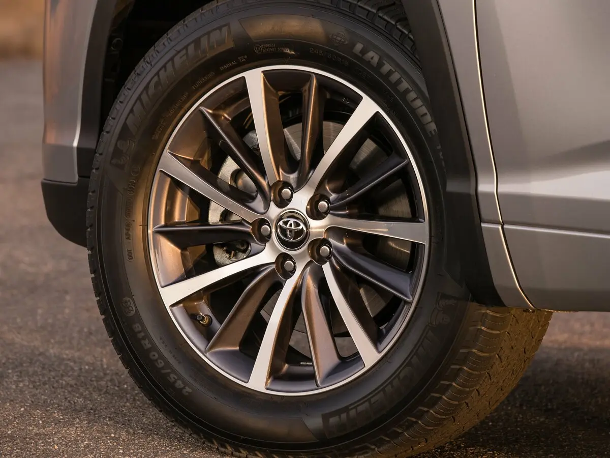 Toyota Highlander III (XU50) Рестайлинг Внедорожник 5 дв. — фото 15