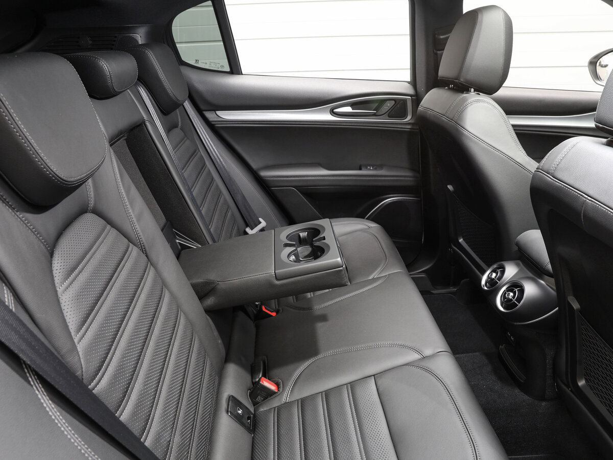 Alfa Romeo Stelvio I Внедорожник 5 дв.