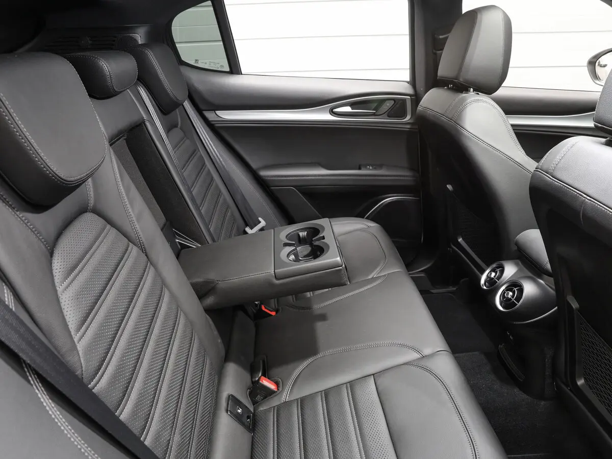 Alfa Romeo Stelvio I Внедорожник 5 дв. — сүрөт 11