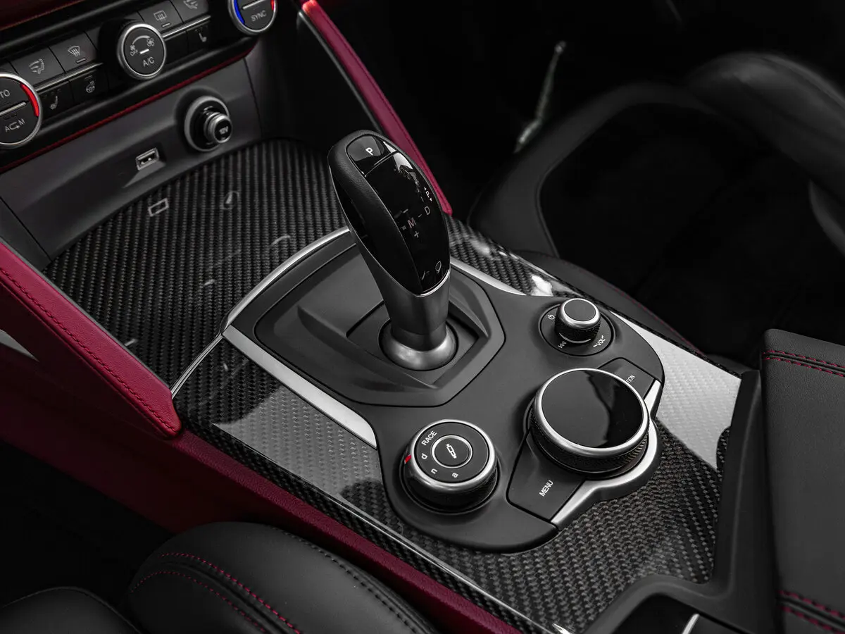 Alfa Romeo Stelvio I Внедорожник 5 дв. — сүрөт 13
