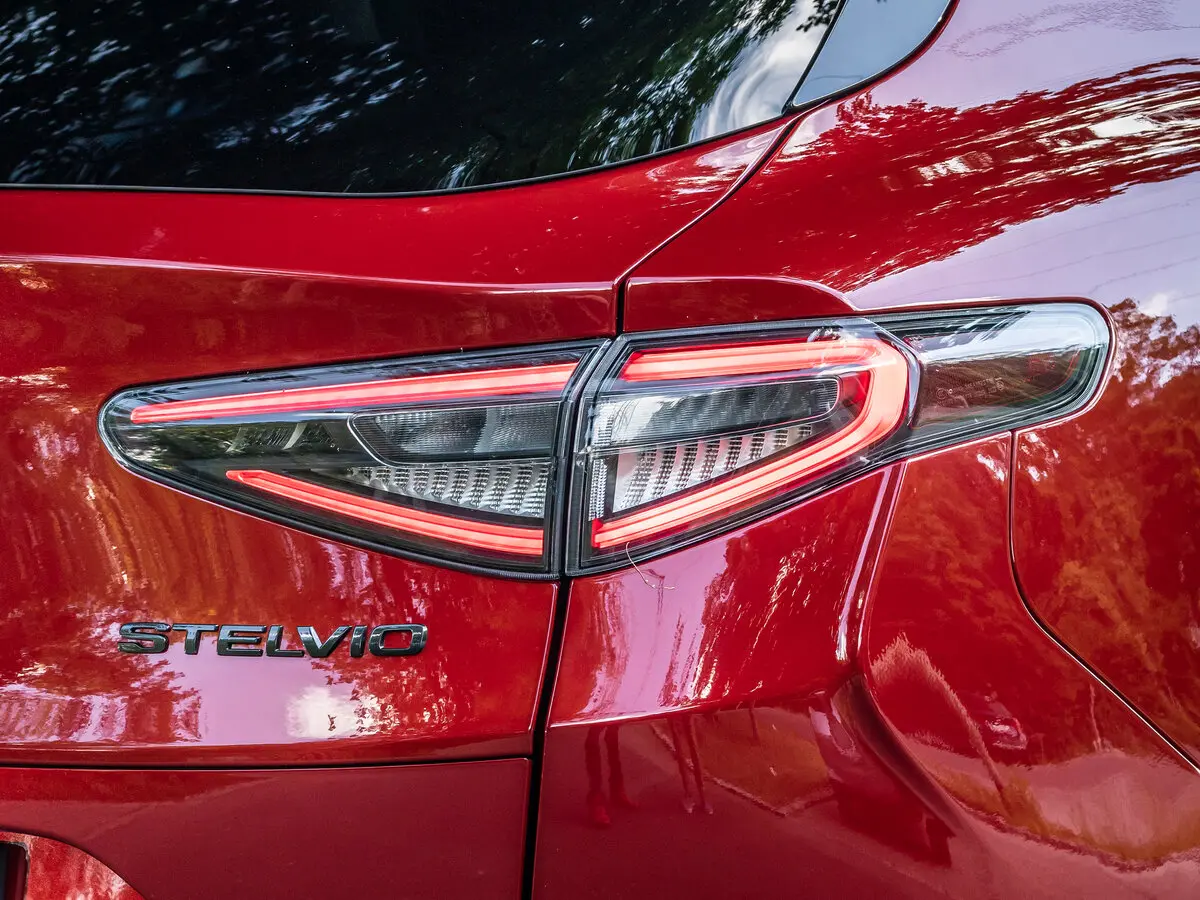 Alfa Romeo Stelvio I Внедорожник 5 дв. — сүрөт 17