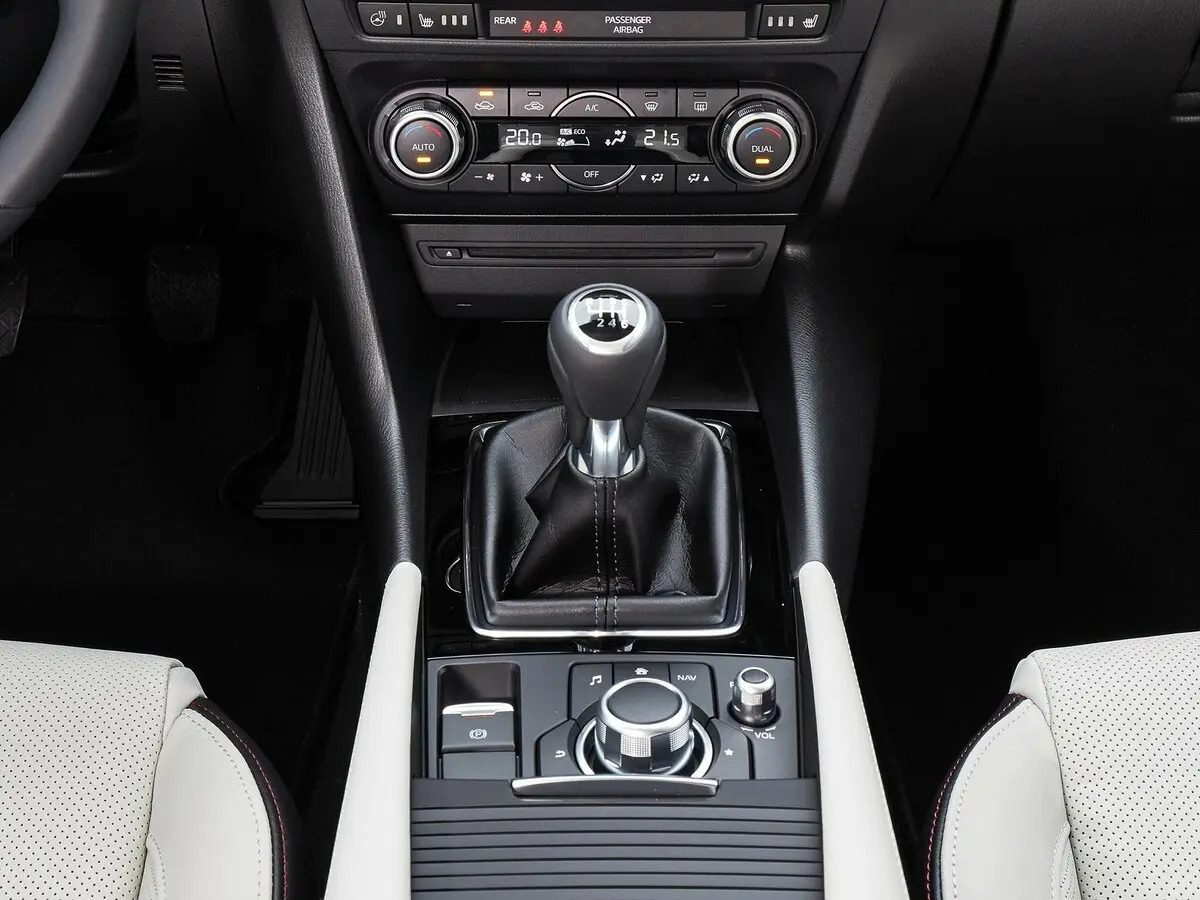 Mazda 3 III (BM) Рестайлинг Седан — фото 11