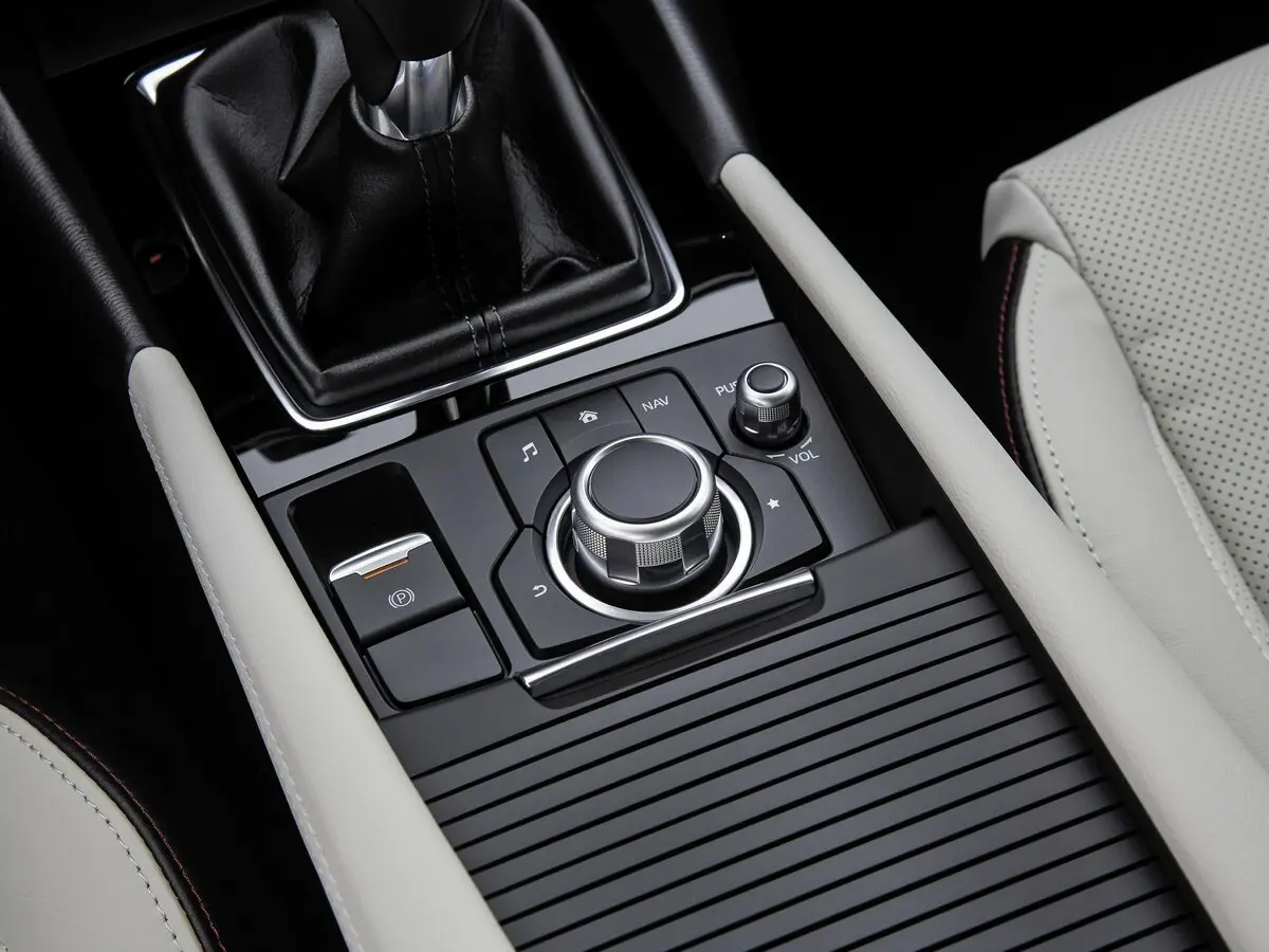 Mazda 3 III (BM) Рестайлинг Седан — фото 14