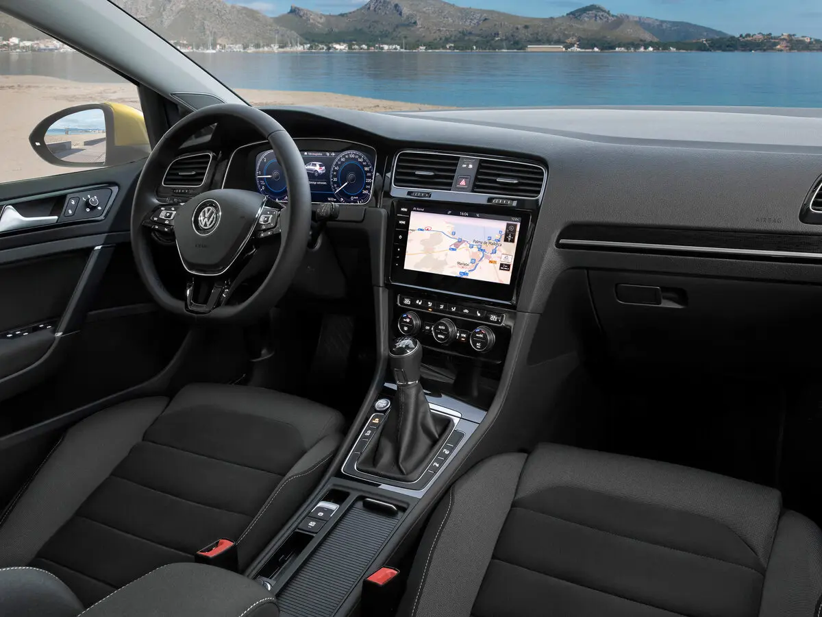 Volkswagen Golf VII Рестайлинг Хэтчбек 3 дв. — фото 5