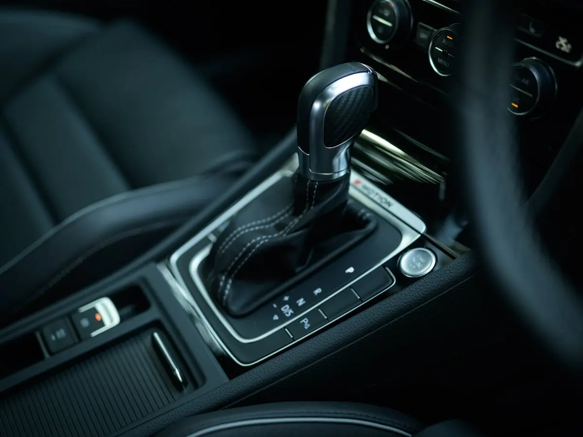 Volkswagen Golf R VII Рестайлинг Хэтчбек 3 дв. — сүрөт 7