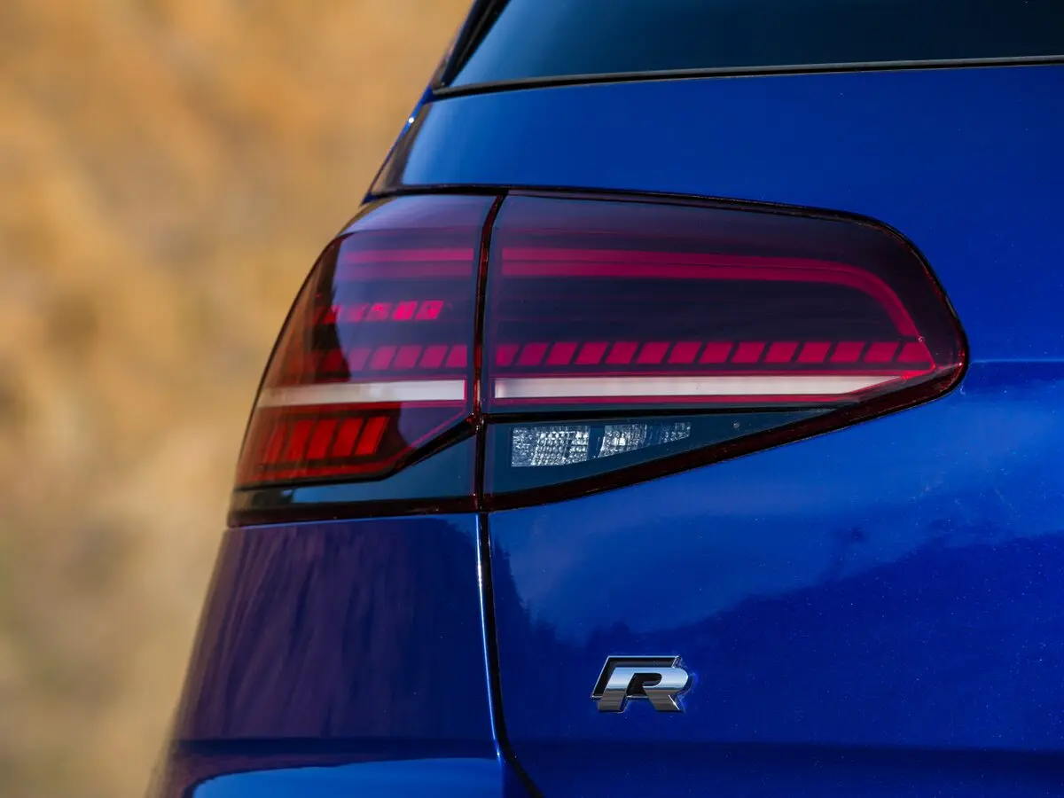 Volkswagen Golf R VII Рестайлинг Хэтчбек 3 дв. — сүрөт 10