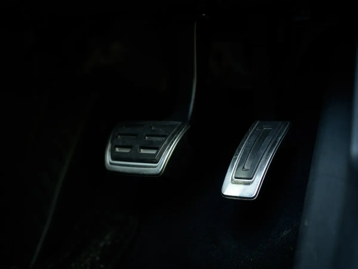 Volkswagen Golf R VII Рестайлинг Хэтчбек 3 дв. — сүрөт 12