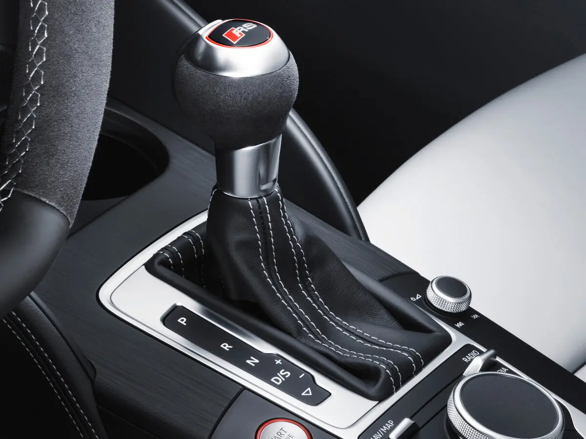 Audi RS 3 II (8V) Рестайлинг Хэтчбек 5 дв. Sportback — 照片 10