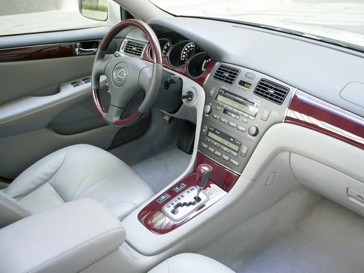 Lexus ES IV Рестайлинг Седан — фото 7