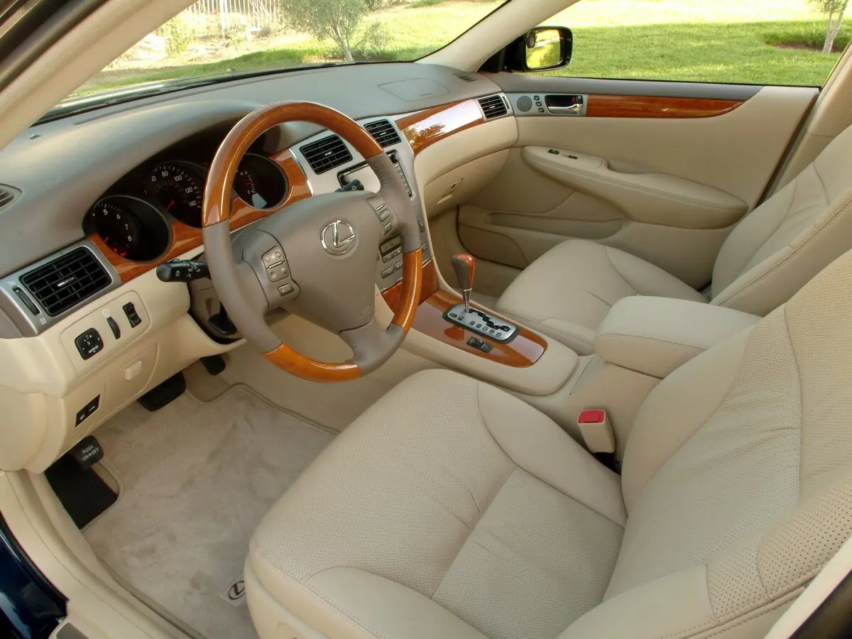 Lexus ES IV Рестайлинг Седан — фото 8