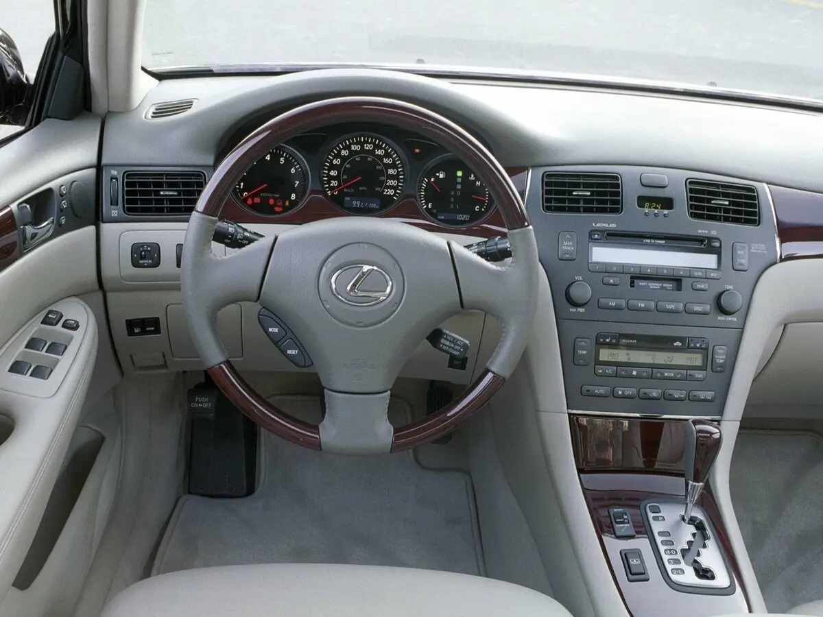 Lexus ES IV Рестайлинг Седан — фото 9