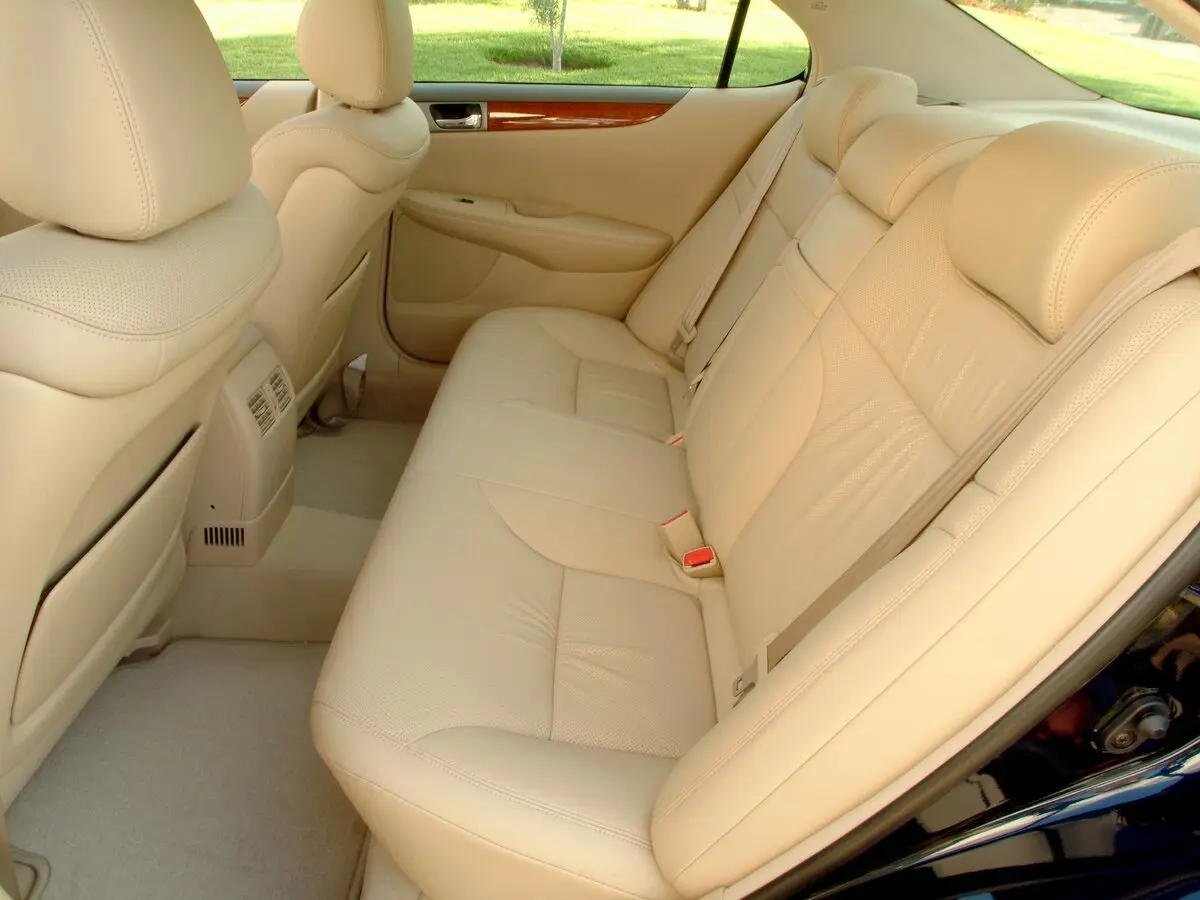 Lexus ES IV Рестайлинг Седан — фото 10