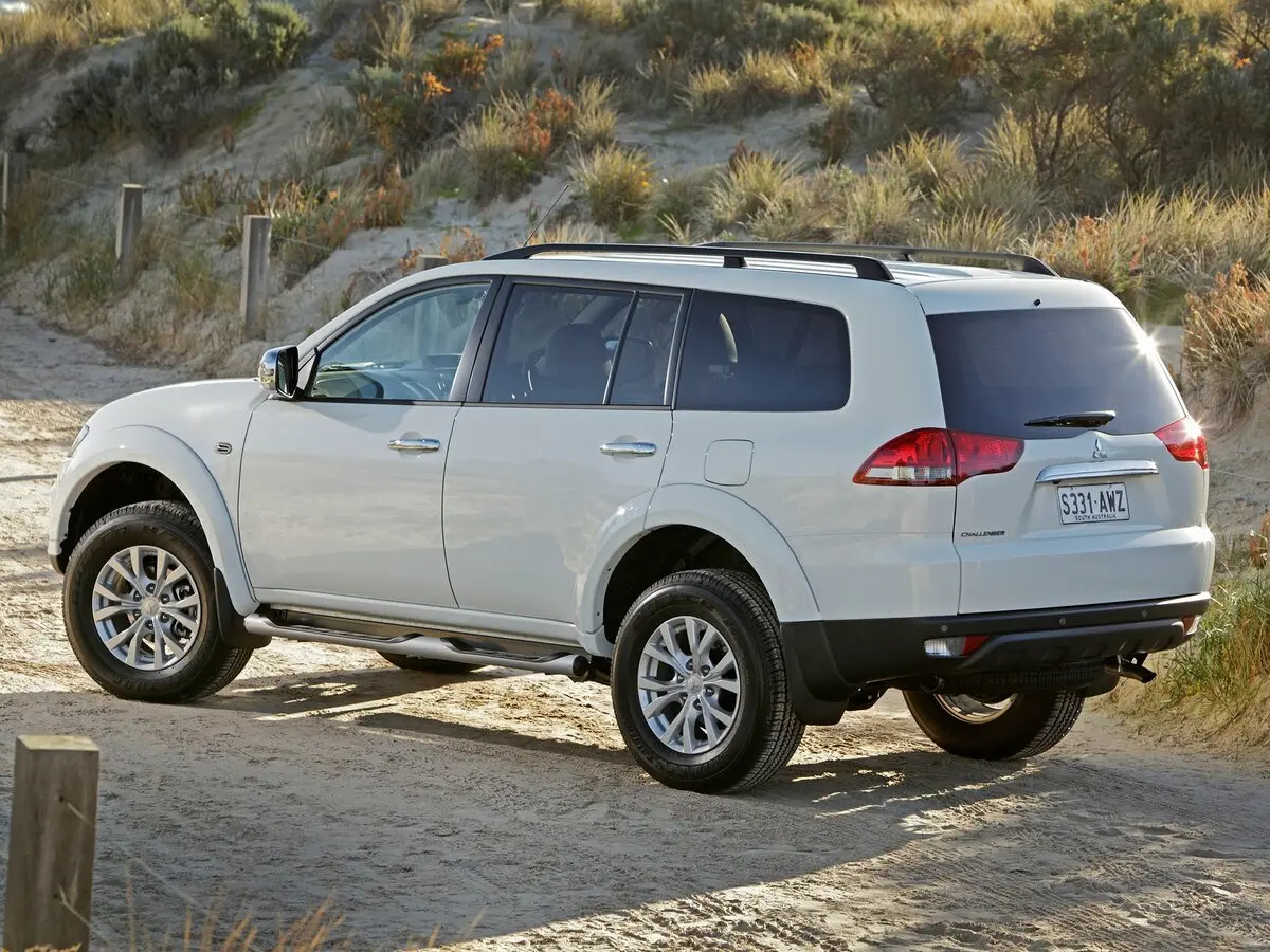 Mitsubishi Challenger II Рестайлинг Внедорожник 5 дв. — сүрөт 3