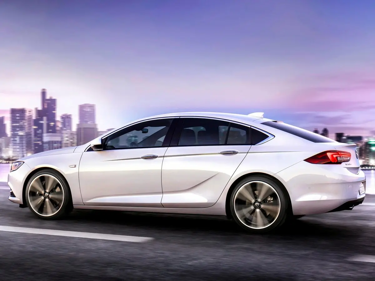 Opel Insignia II Лифтбек — 照片 2