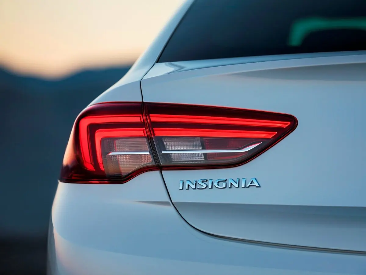 Opel Insignia II Лифтбек — 照片 11