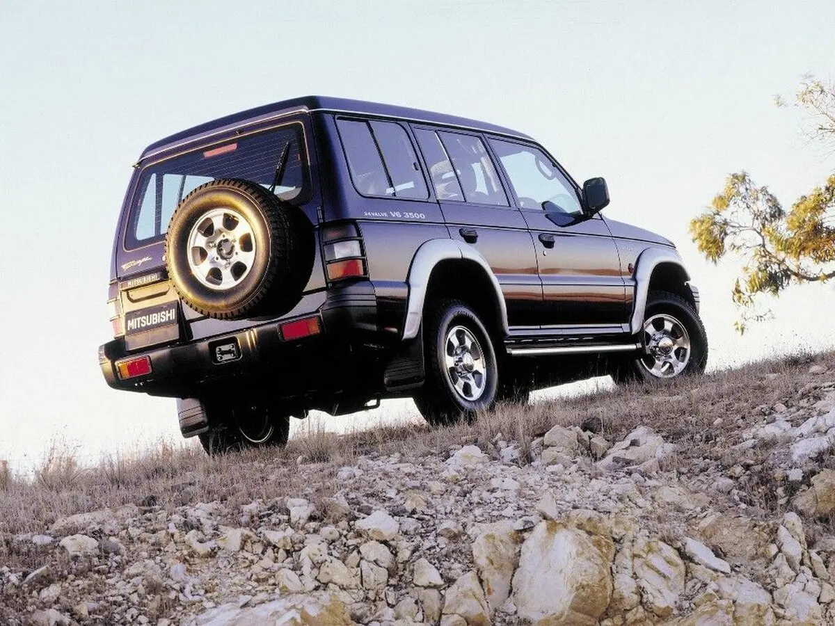 Mitsubishi Pajero II Рестайлинг Внедорожник 5 дв. — photo 4