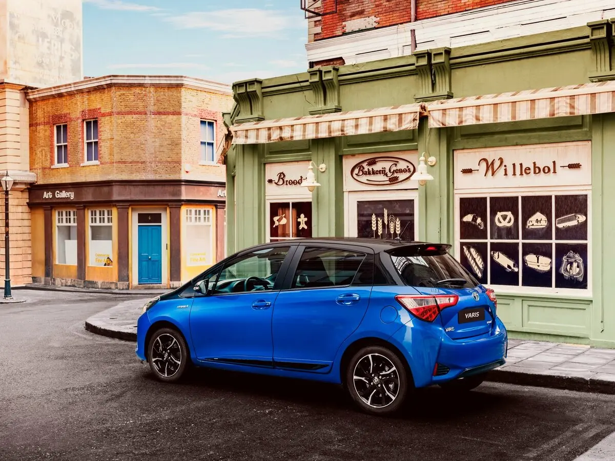 Toyota Yaris III Рестайлинг 2 Хэтчбек 5 дв. — сүрөт 2