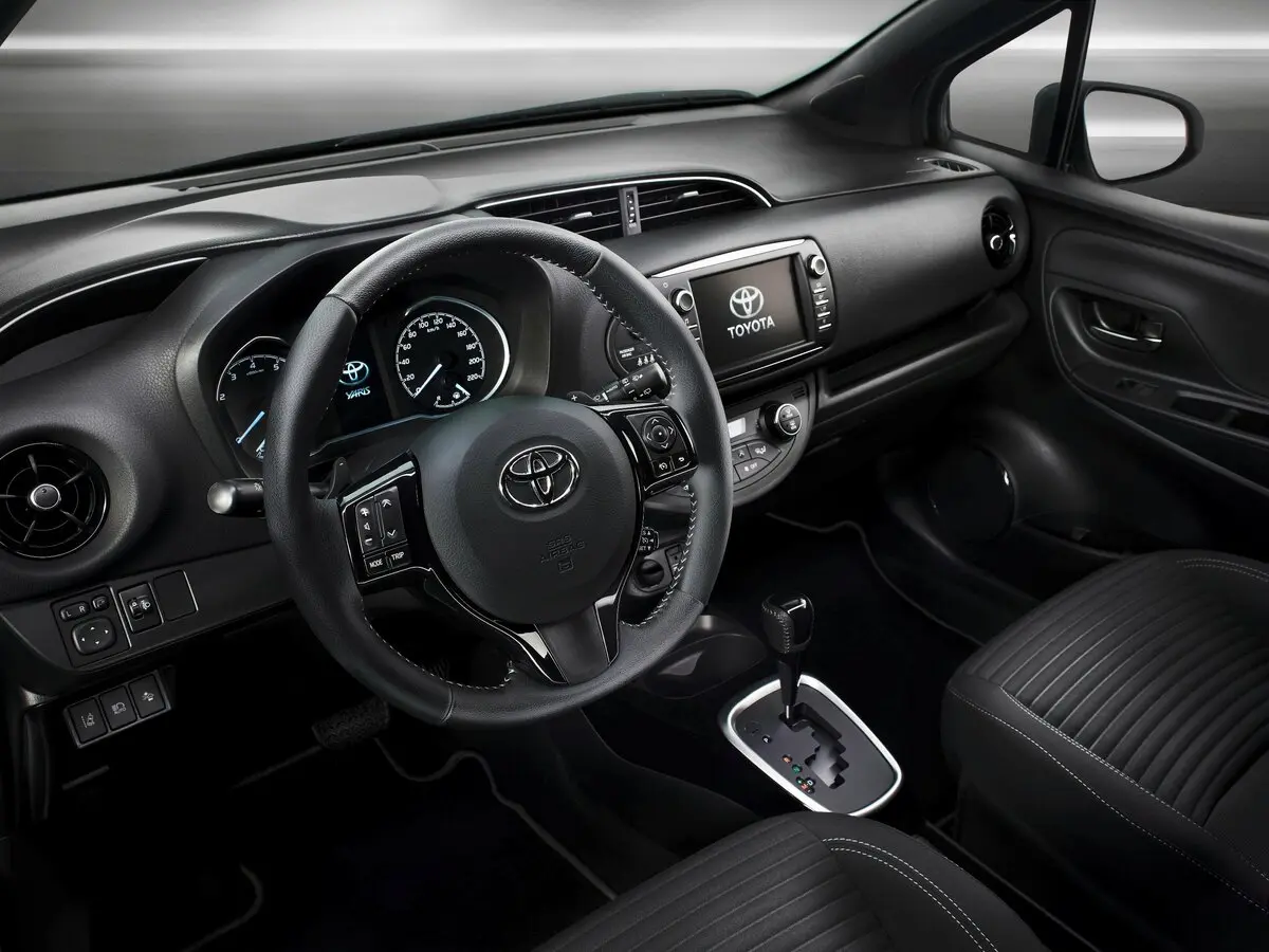 Toyota Yaris III Рестайлинг 2 Хэтчбек 5 дв. — сүрөт 7