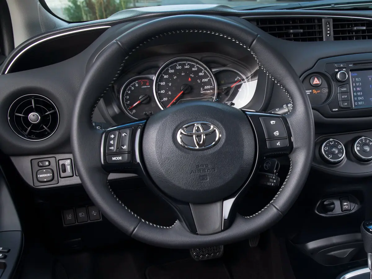 Toyota Yaris III Рестайлинг 2 Хэтчбек 5 дв. — сүрөт 9