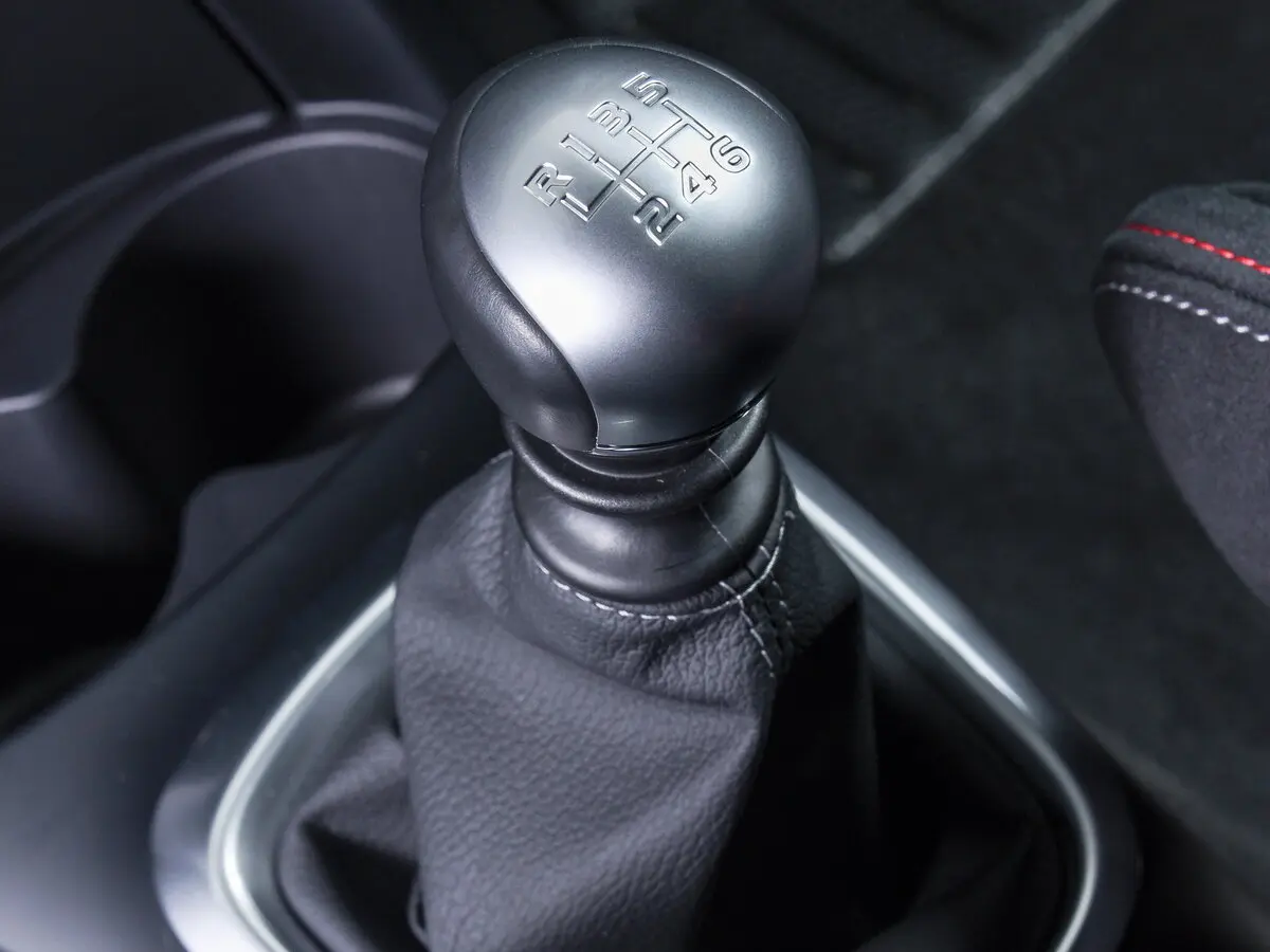 Toyota Yaris III Рестайлинг 2 Хэтчбек 5 дв. — сүрөт 11