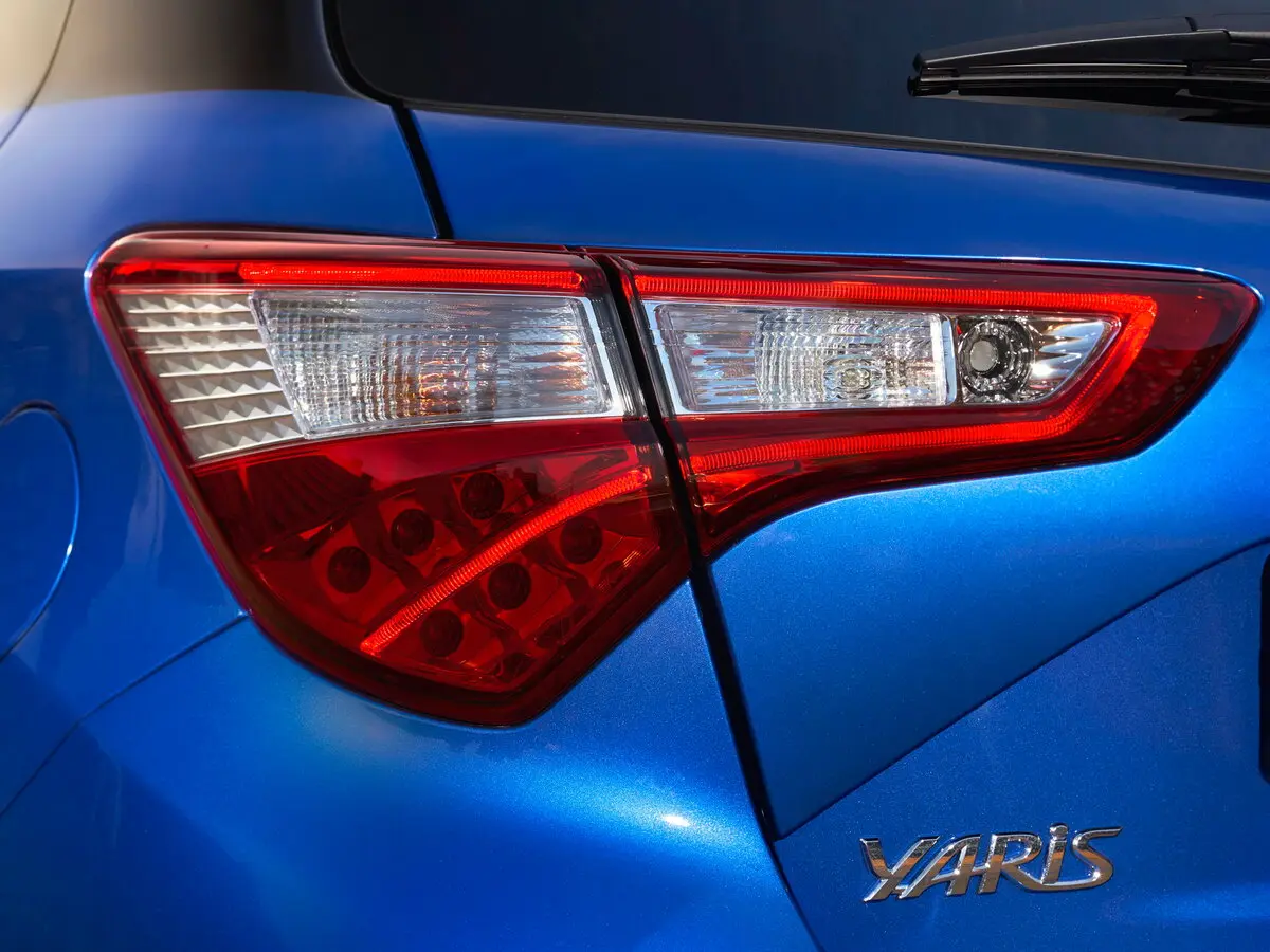 Toyota Yaris III Рестайлинг 2 Хэтчбек 5 дв. — сүрөт 14