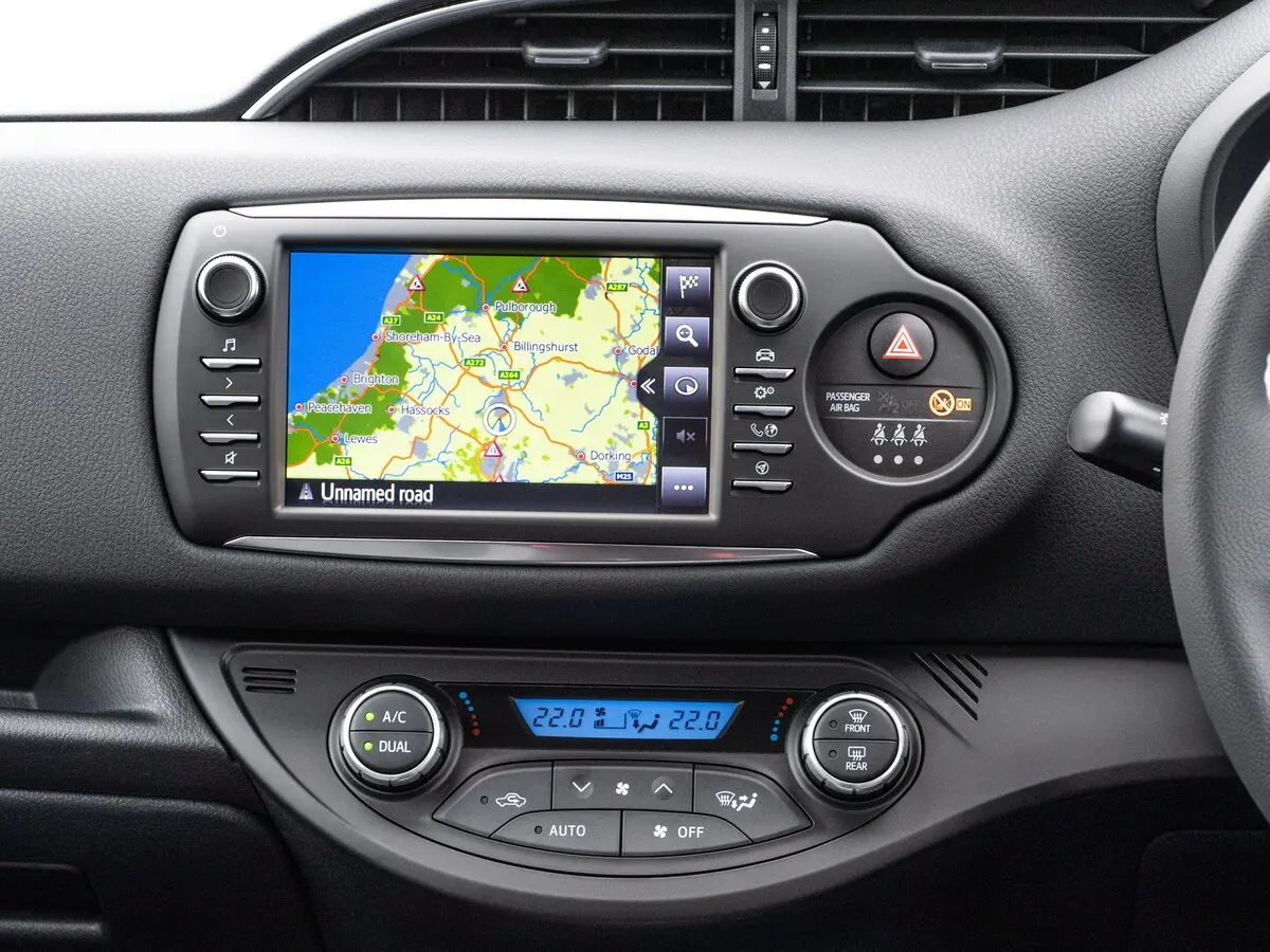 Toyota Yaris III Рестайлинг 2 Хэтчбек 5 дв. — сүрөт 16