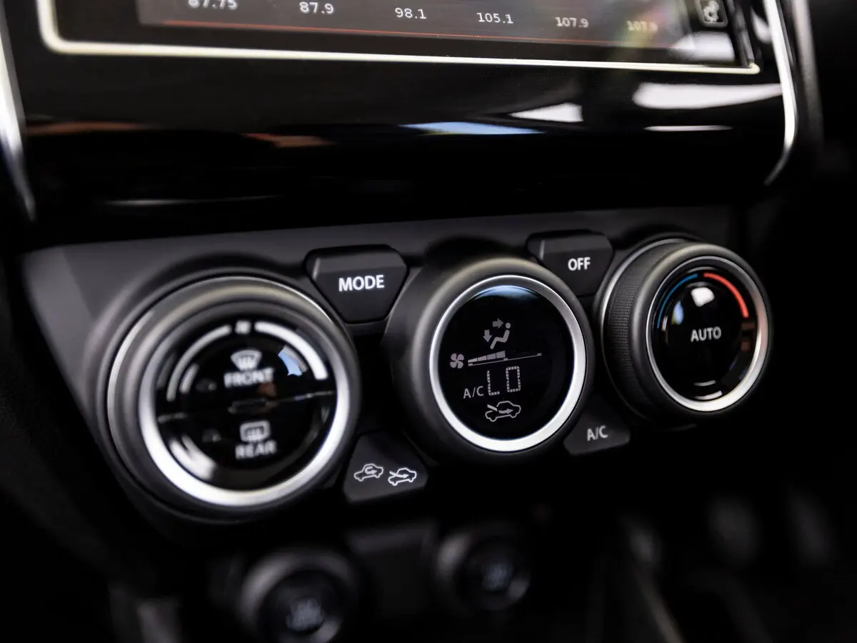 Suzuki Swift V Хэтчбек 5 дв. — photo 16