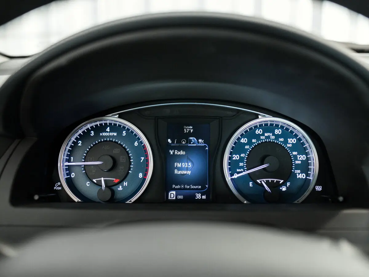 Toyota Camry VII (XV50) Рестайлинг Седан US Market — сүрөт 7