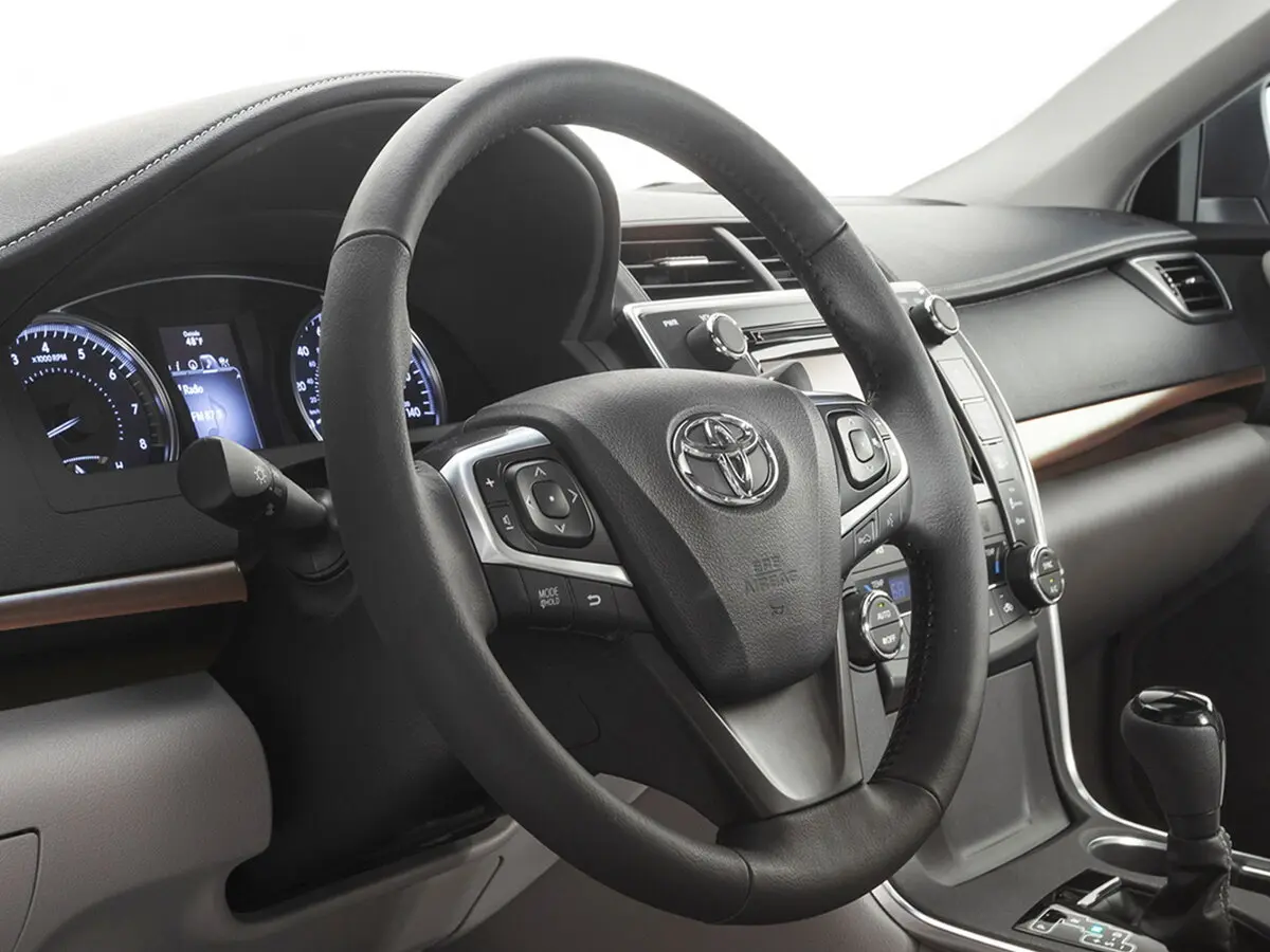 Toyota Camry VII (XV50) Рестайлинг Седан US Market — сүрөт 8