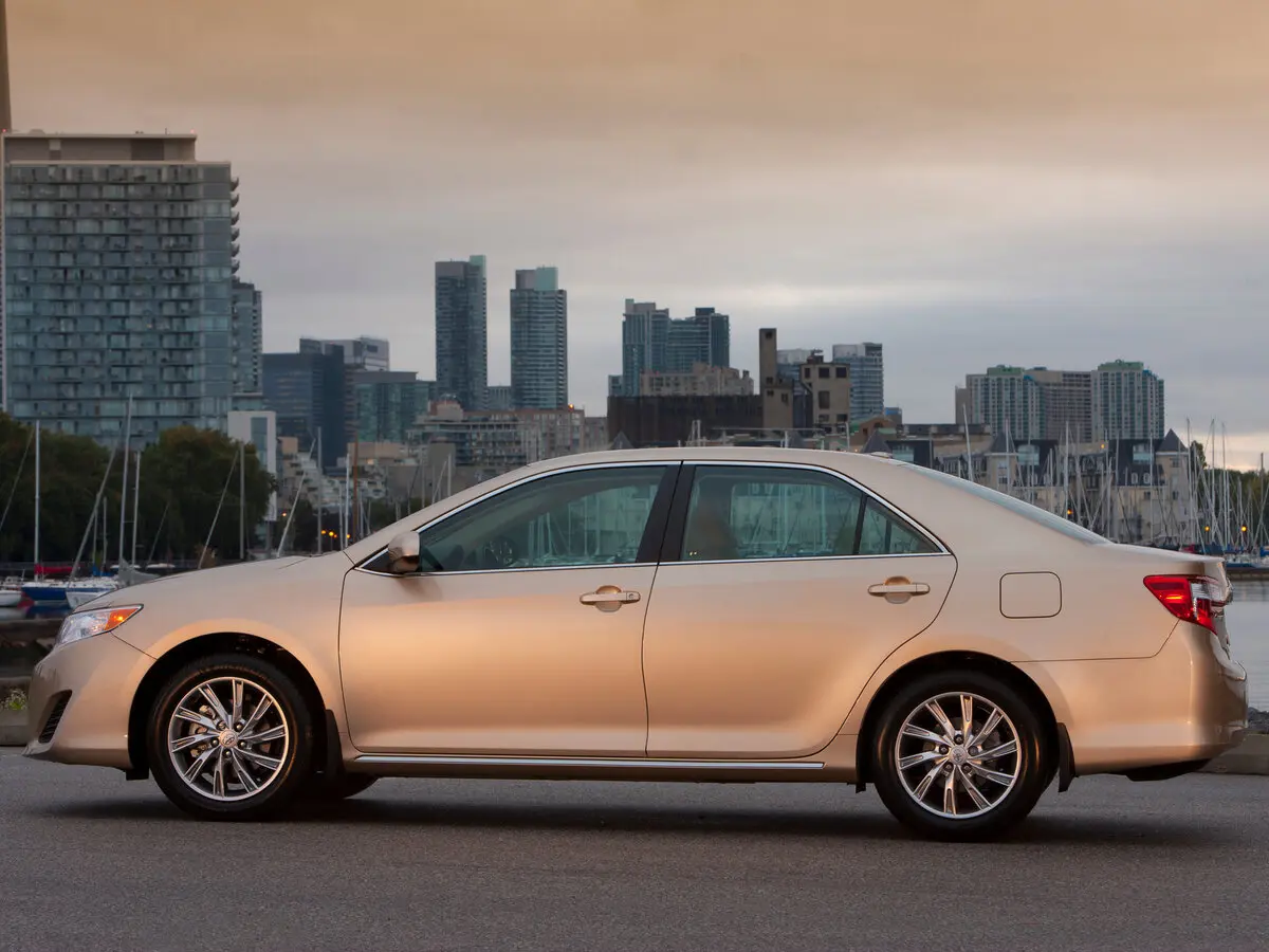 Toyota Camry VII (XV50) Седан US Market — сүрөт 2