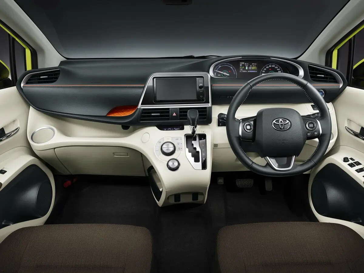 Toyota Sienta II Компактвэн — фото 3