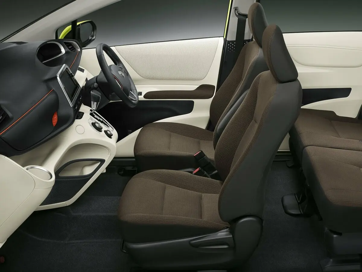 Toyota Sienta II Компактвэн — фото 4