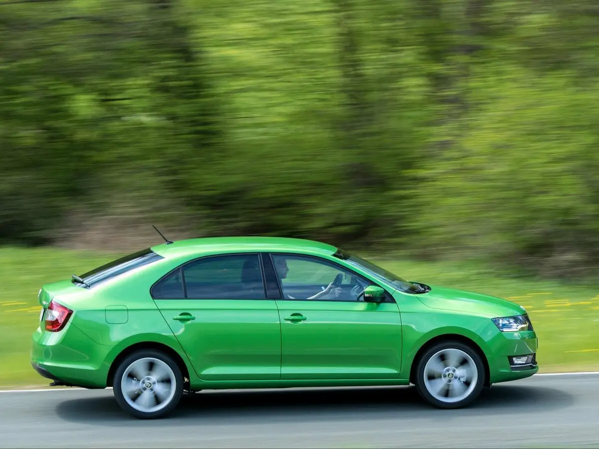 Skoda Rapid I Рестайлинг Лифтбек — фото 2