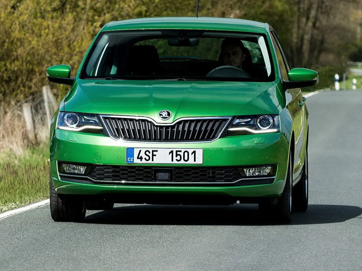 Skoda Rapid I Рестайлинг Лифтбек — фото 3