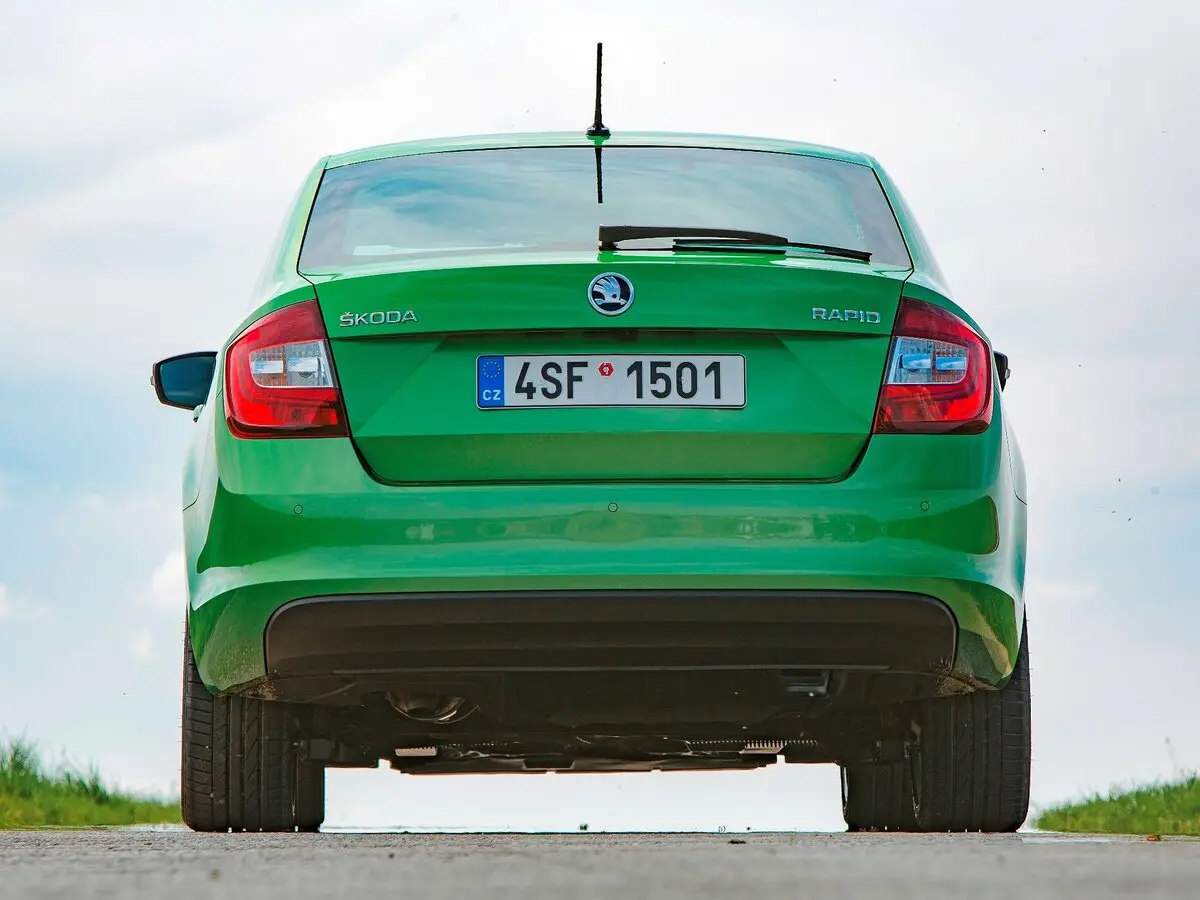 Skoda Rapid I Рестайлинг Лифтбек — фото 4