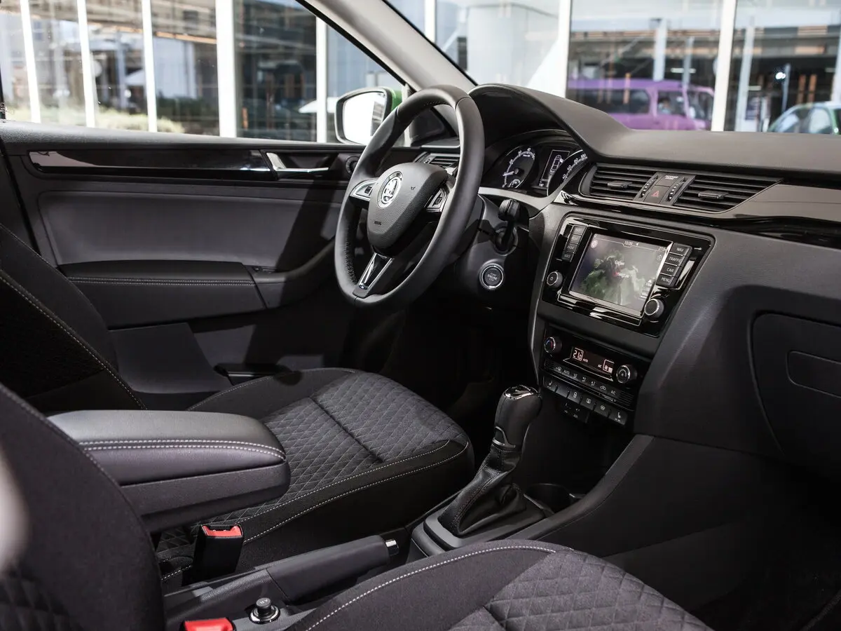 Skoda Rapid I Рестайлинг Лифтбек — фото 7
